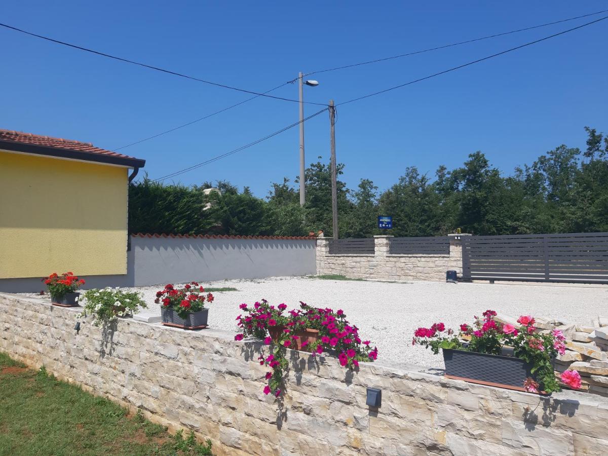 Apartments Dora Porec Exterior photo